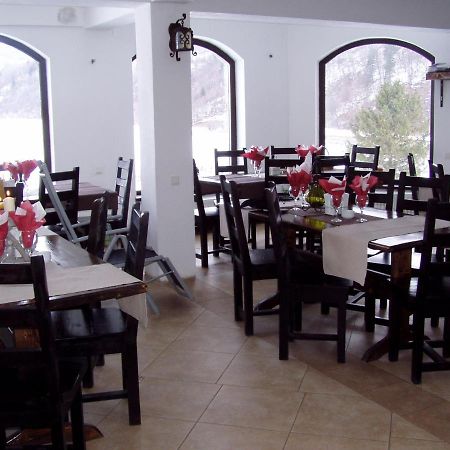 Taverna Pietrei Craiului Zărneşti 외부 사진